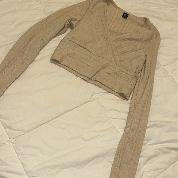 Beige crop top - Picture 2 of 3